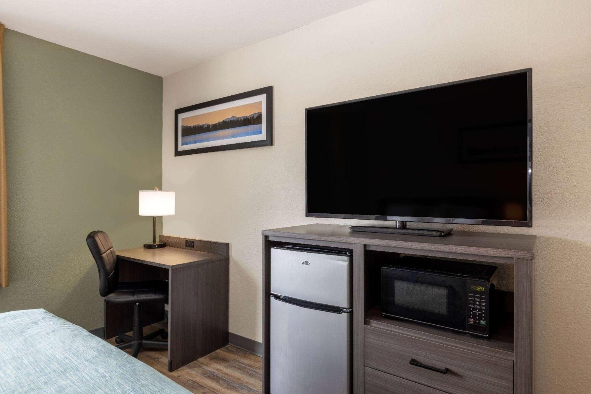 Wingate By Wyndham Butte City Center Bagian luar foto