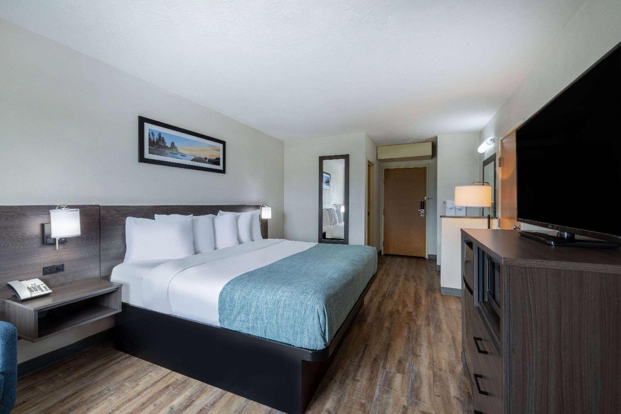 Wingate By Wyndham Butte City Center Bagian luar foto