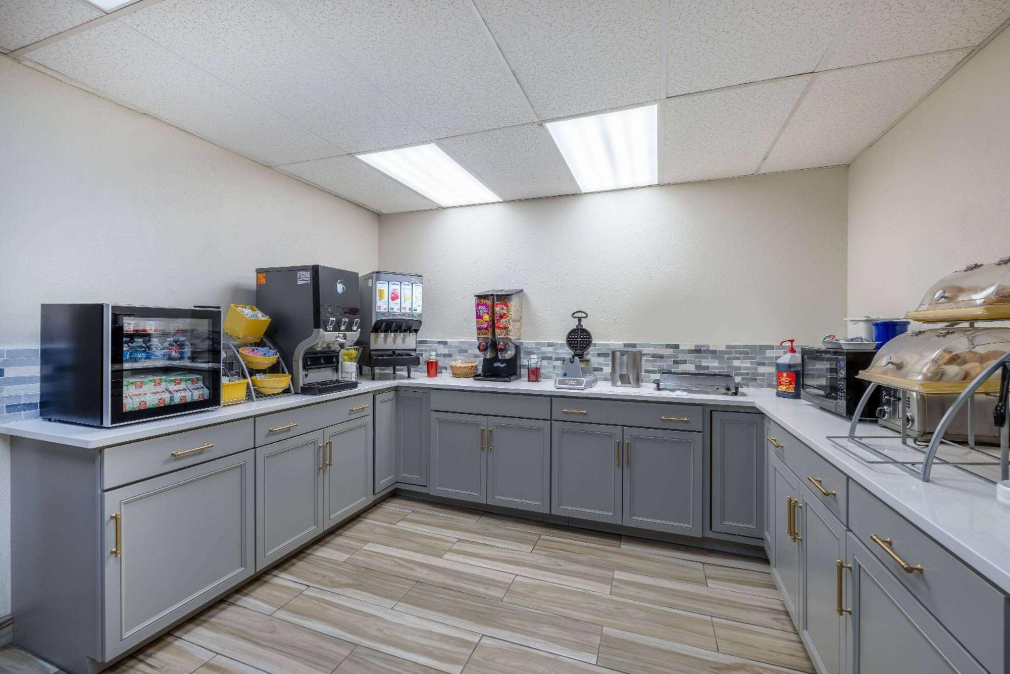 Wingate By Wyndham Butte City Center Bagian luar foto