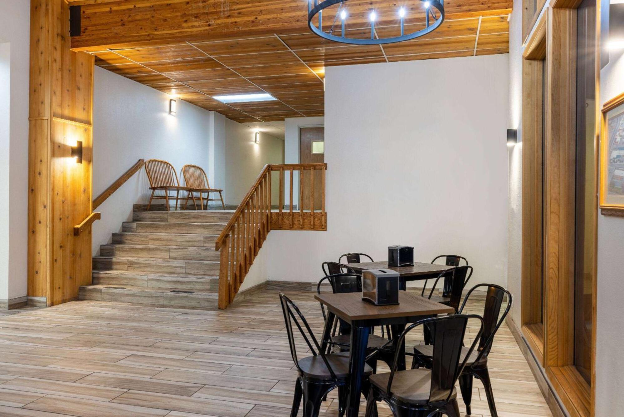 Wingate By Wyndham Butte City Center Bagian luar foto