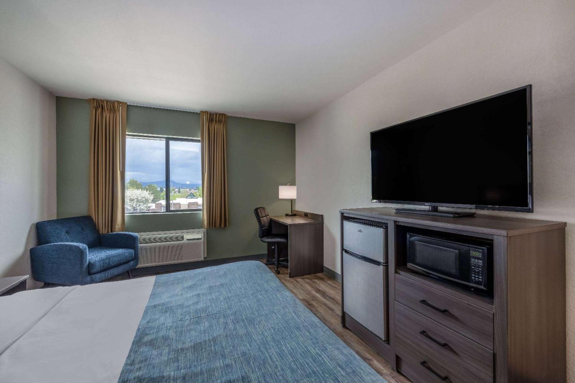 Wingate By Wyndham Butte City Center Bagian luar foto