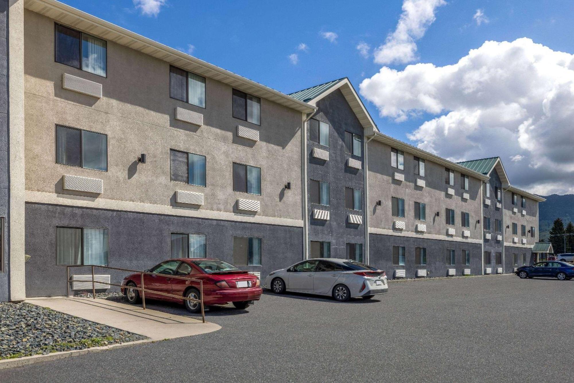 Wingate By Wyndham Butte City Center Bagian luar foto