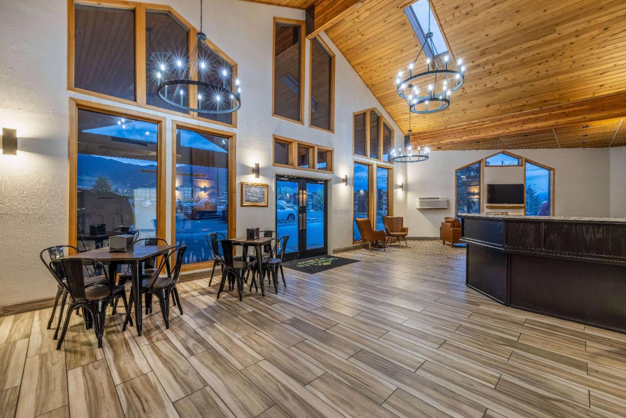 Wingate By Wyndham Butte City Center Bagian luar foto