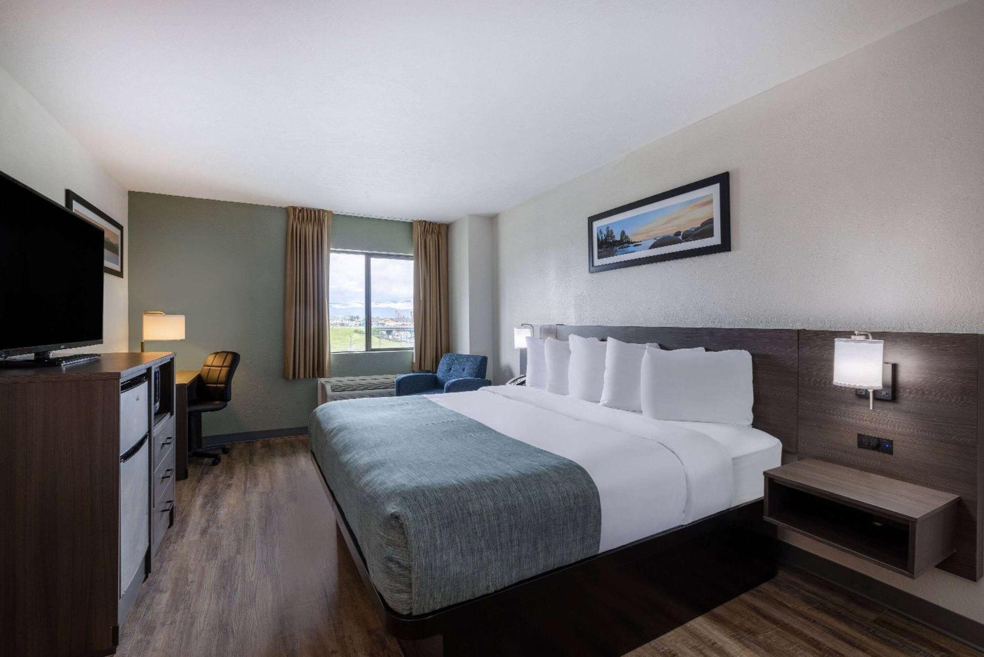 Wingate By Wyndham Butte City Center Bagian luar foto
