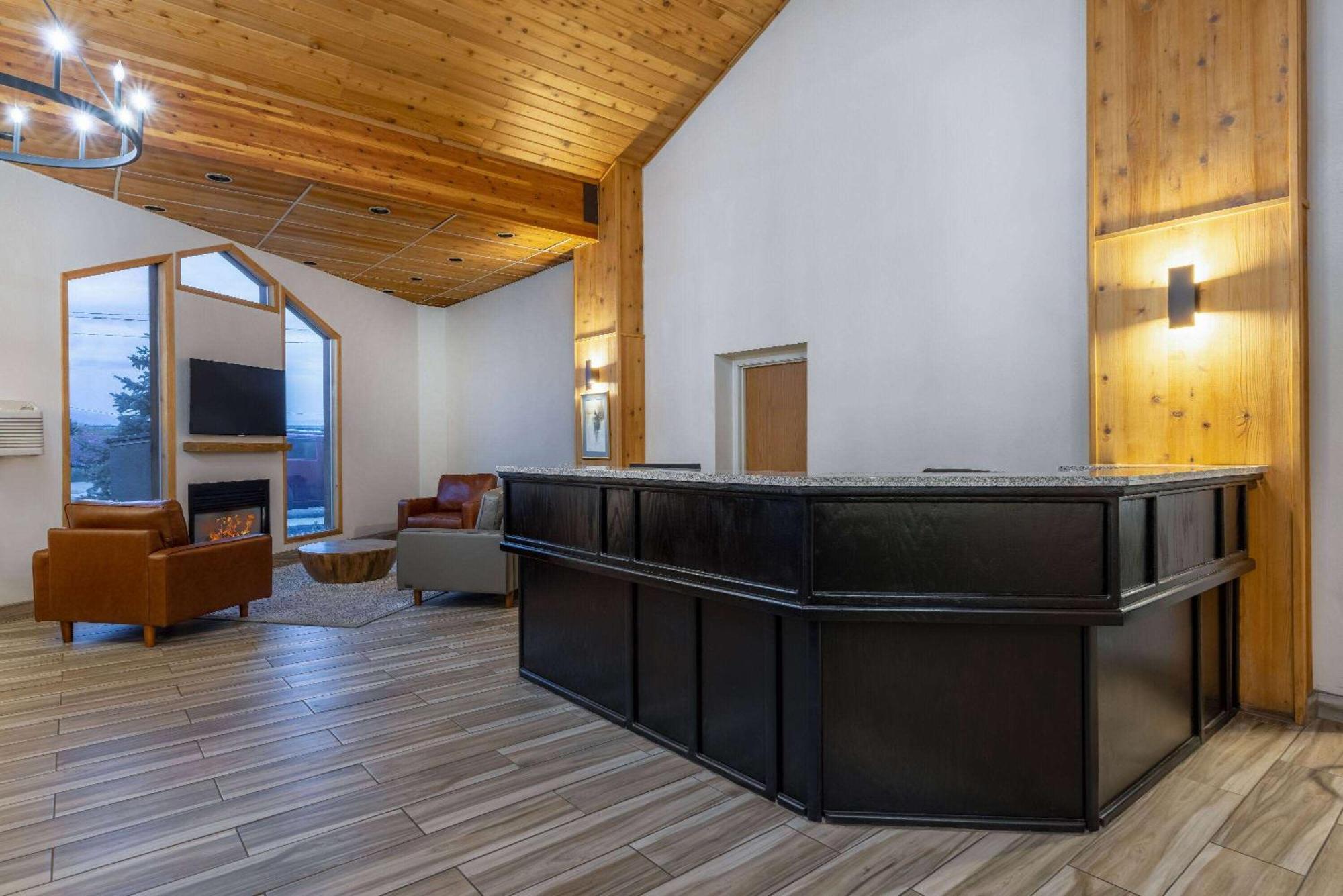 Wingate By Wyndham Butte City Center Bagian luar foto