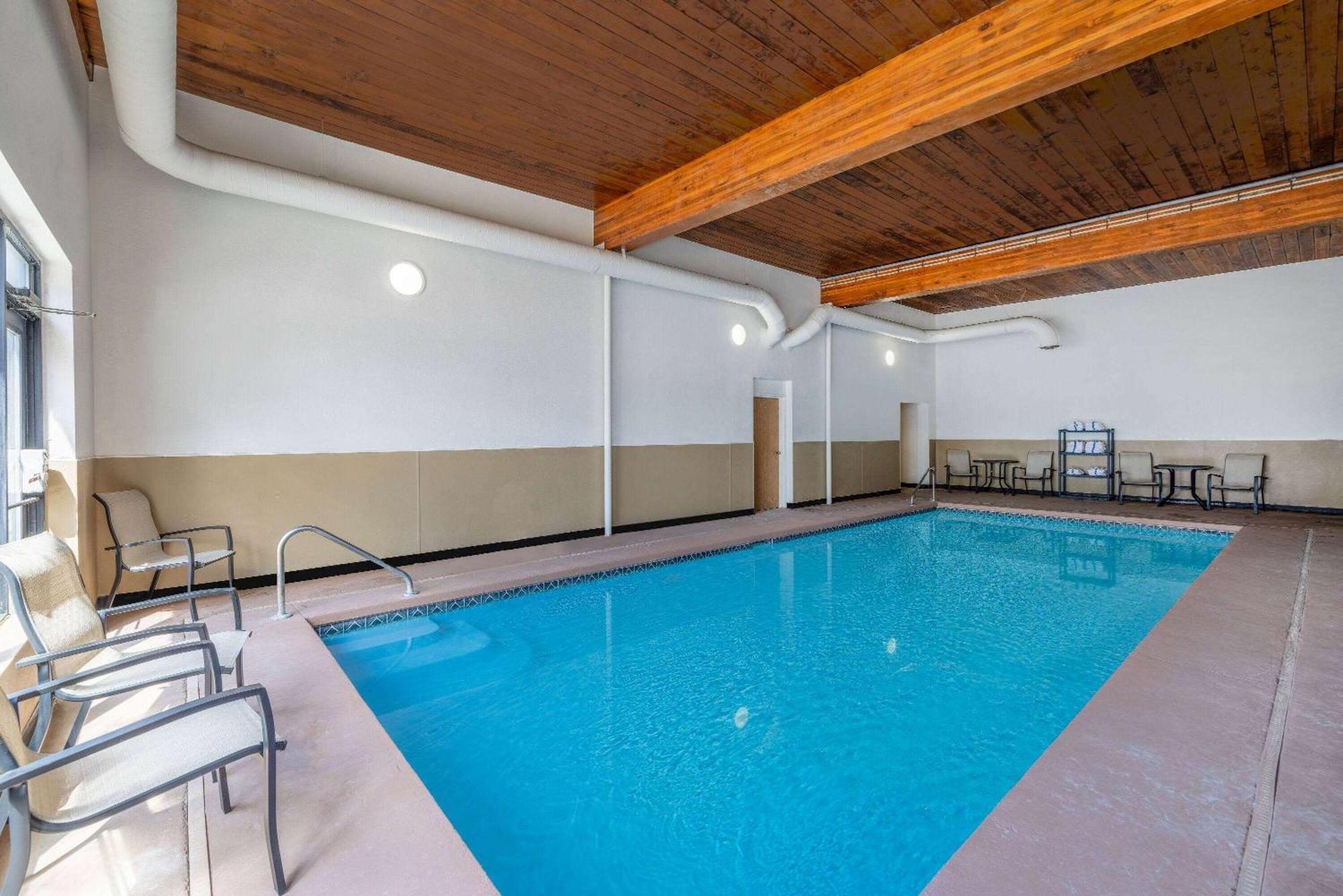Wingate By Wyndham Butte City Center Bagian luar foto
