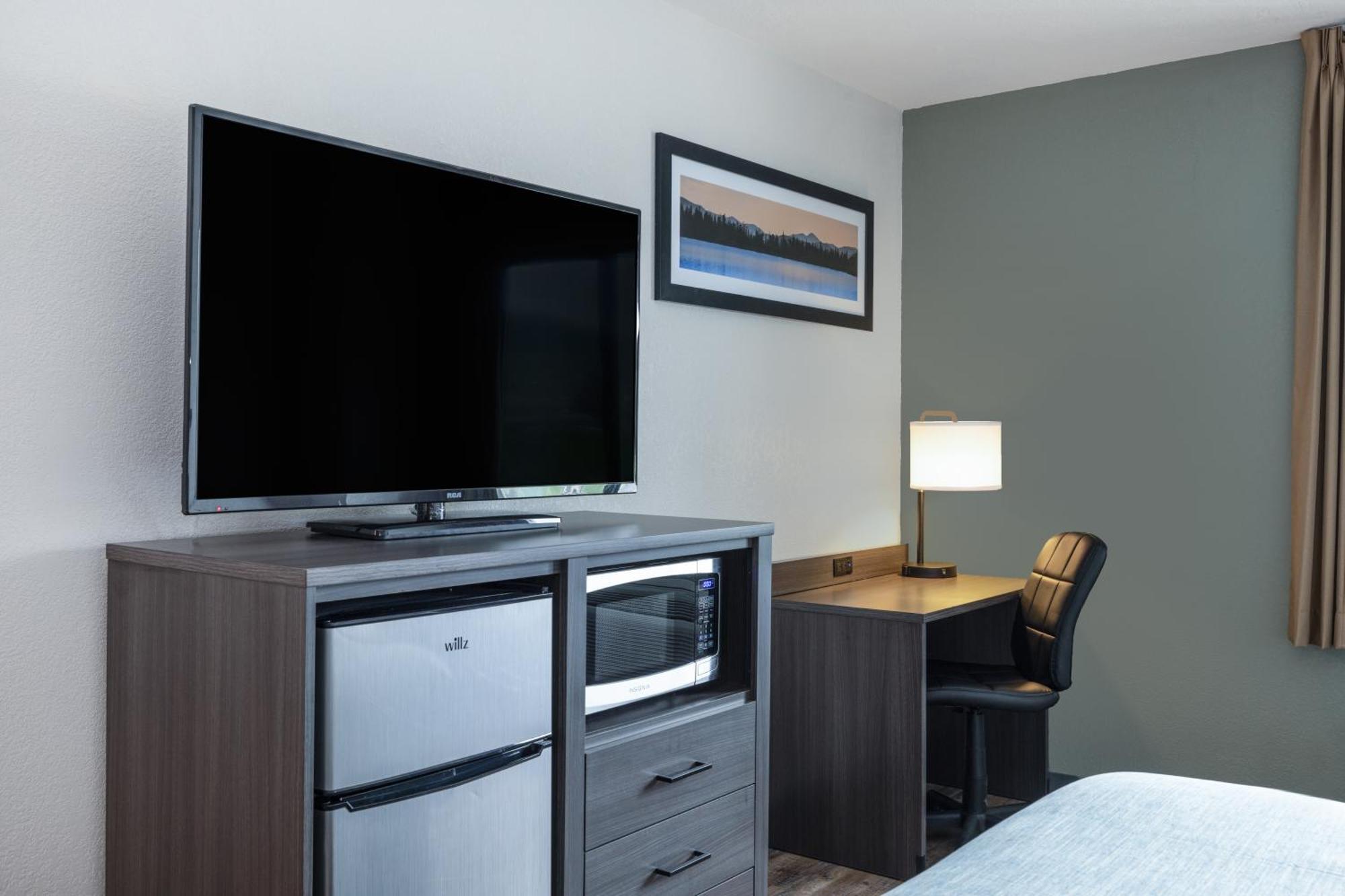 Wingate By Wyndham Butte City Center Bagian luar foto
