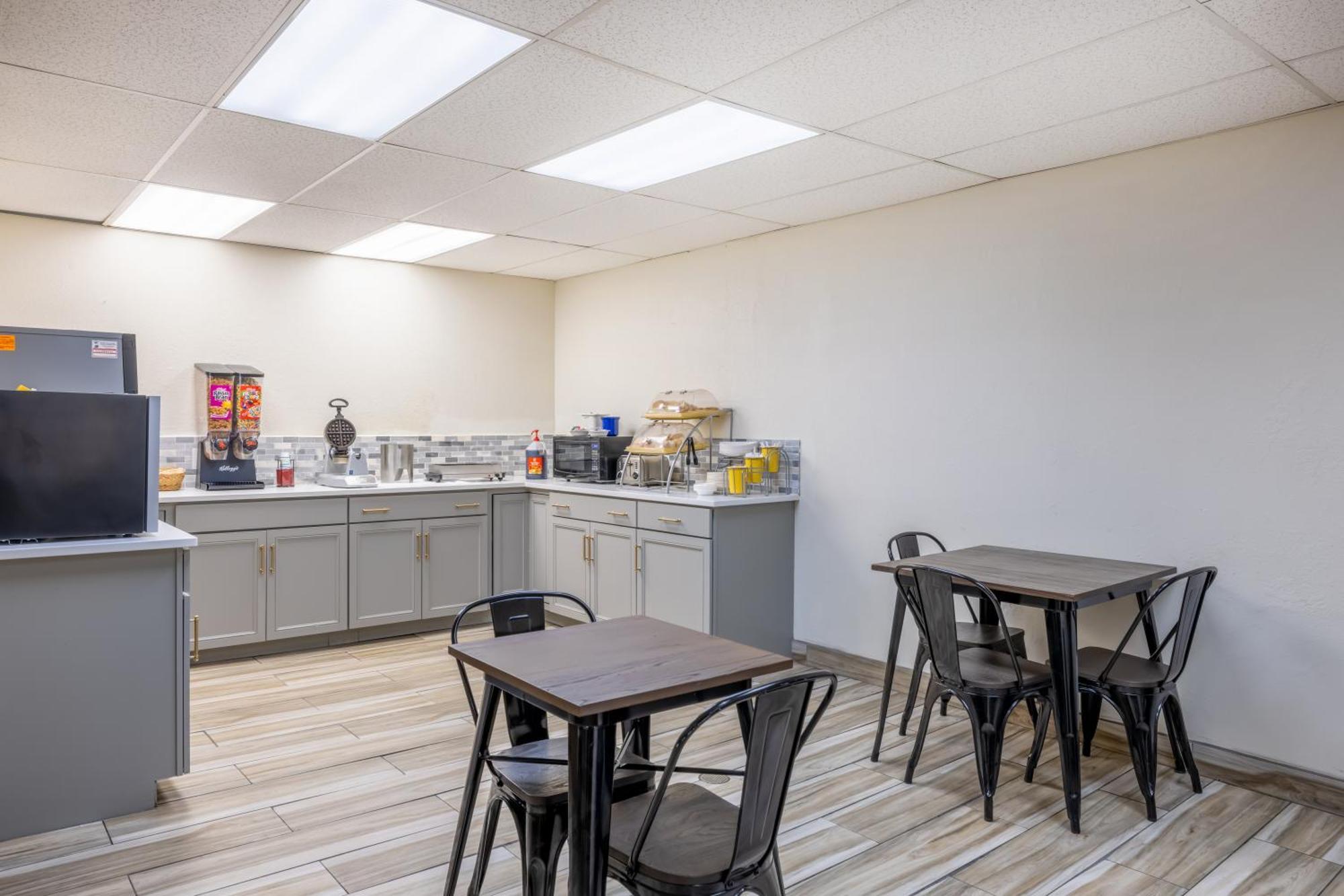 Wingate By Wyndham Butte City Center Bagian luar foto